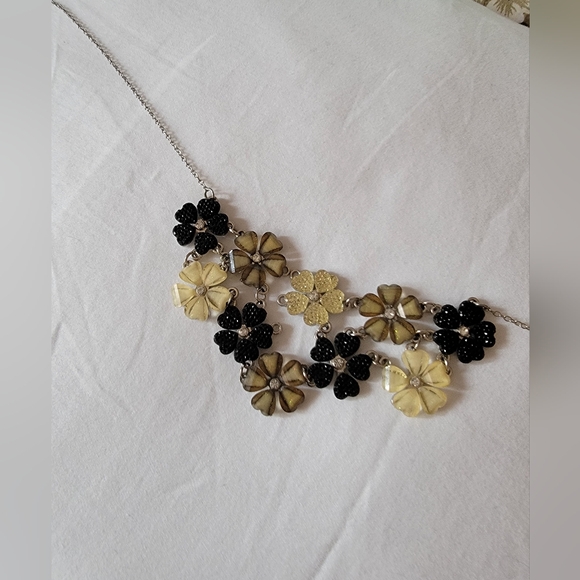 Floral Silver Tone Necklace - Picture 12 of 13